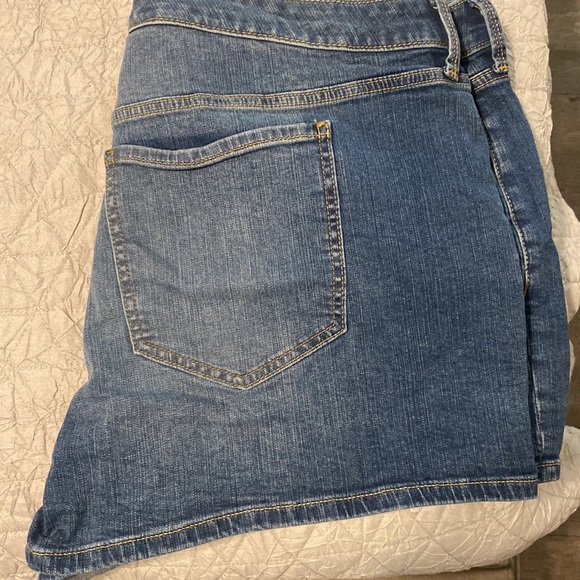 A-Line jean shorts - Picture 2 of 3